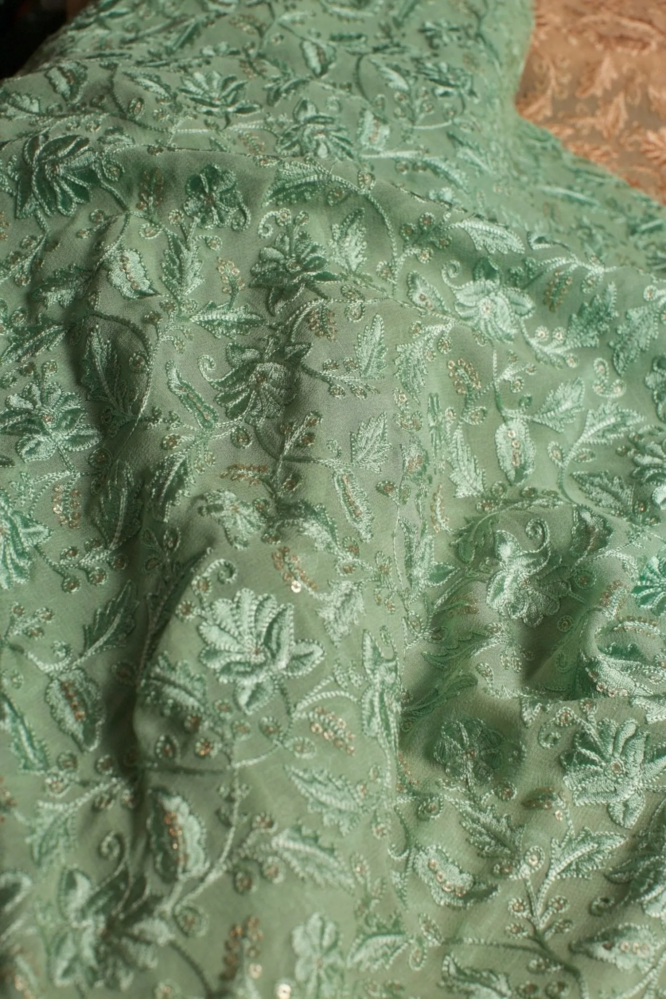 GREEN EMBROIDERED SILK B32-43