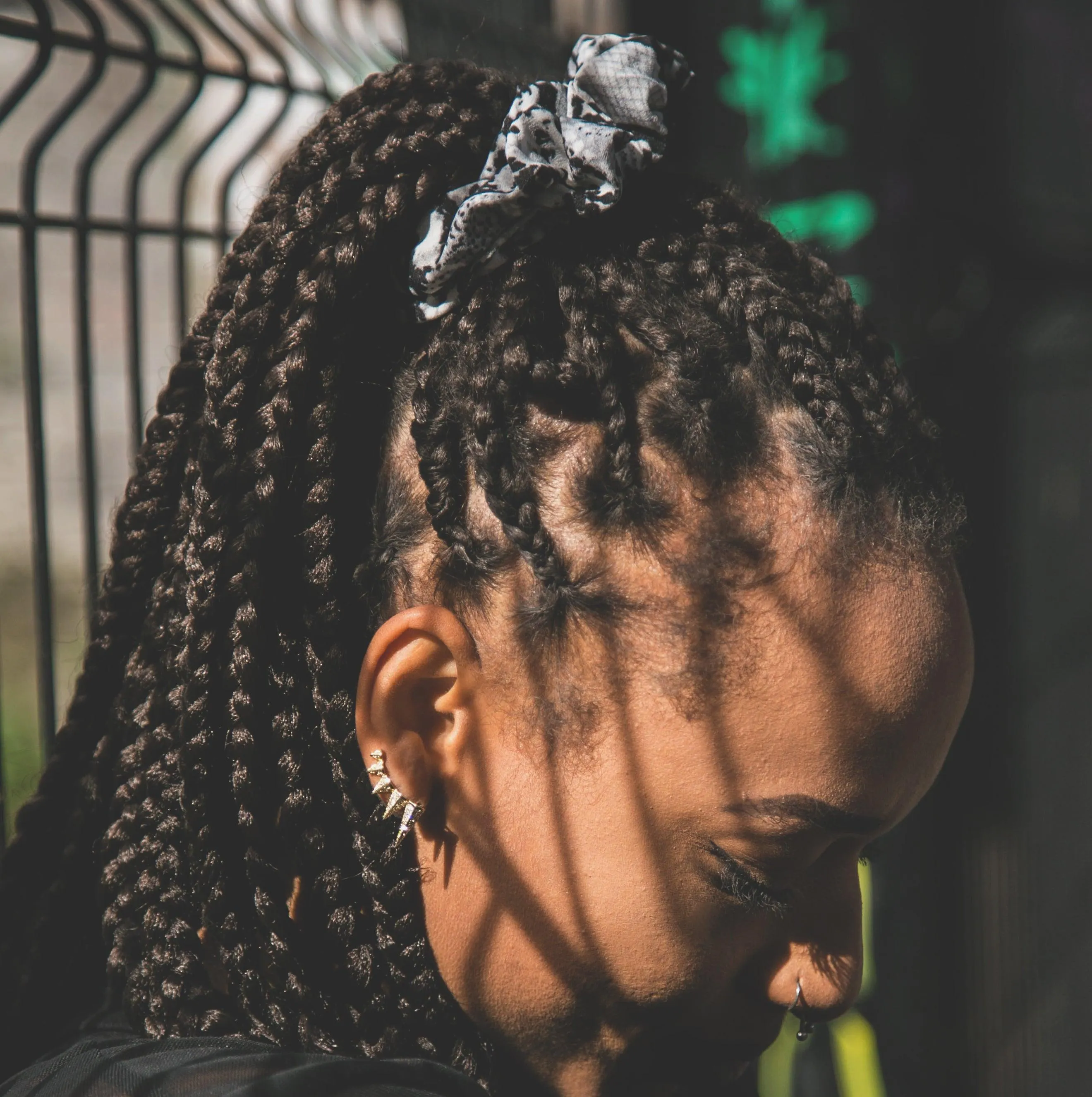 Zuri Snakeprint Scrunchie - Grey